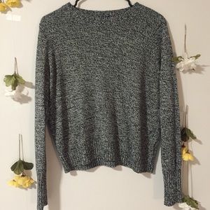 Black/White H&M Sweater ❄️